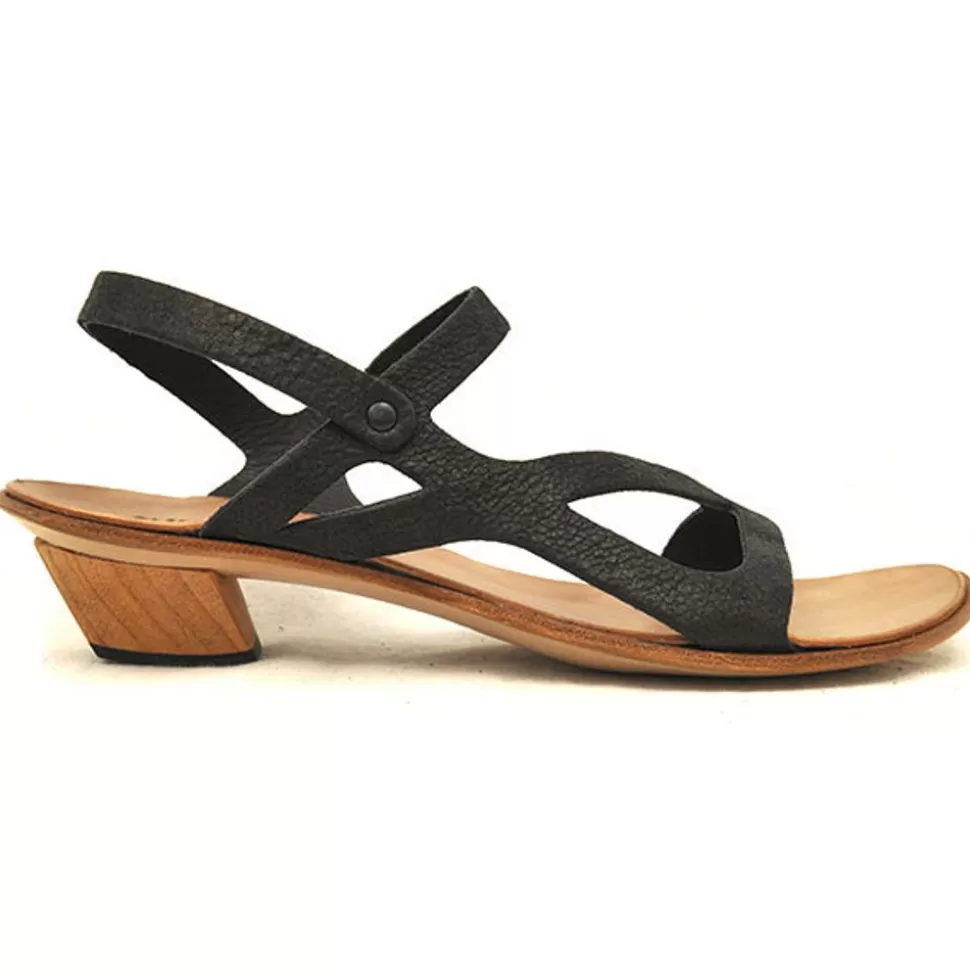 Discount Brief Sandals