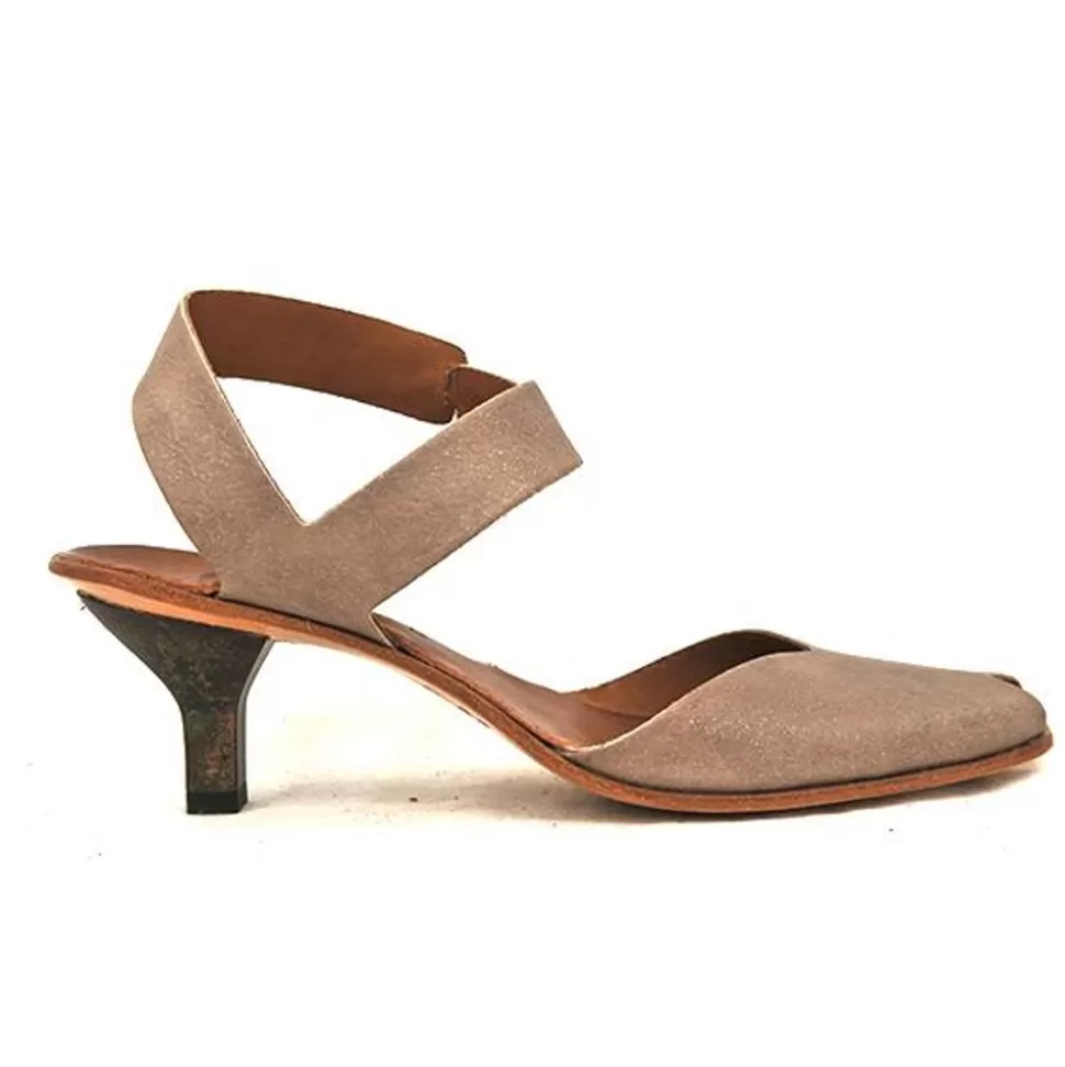 Discount Figurative Sandals